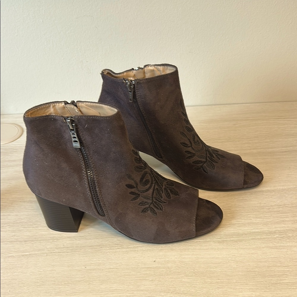 ANDREW GELLERElegant Brown Peep-Toe Ankle Boots IN SIZE 10 m